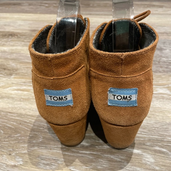 TOMS Ankle Boots - Picture 2 of 11